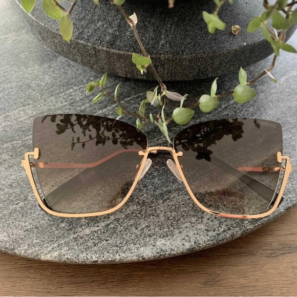 💥SOLD💥TOPFOXX Sunglasses - Picture 1 of 4